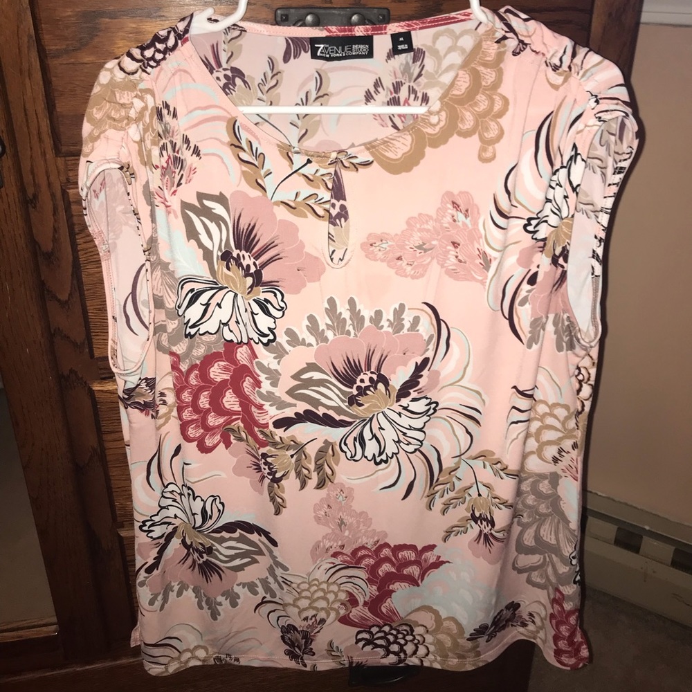 Sleeveless dress shirt. Size XL